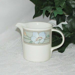 Mikasa Intanglio BELLA FLORA Creamer CACO3 Vintage 1980'S Blue Flower